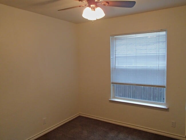 Building Photo - 304 Tamara Dr