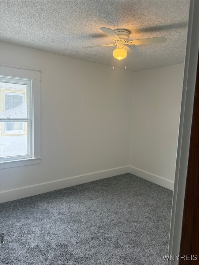 Building Photo - 84 W Hazeltine Ave