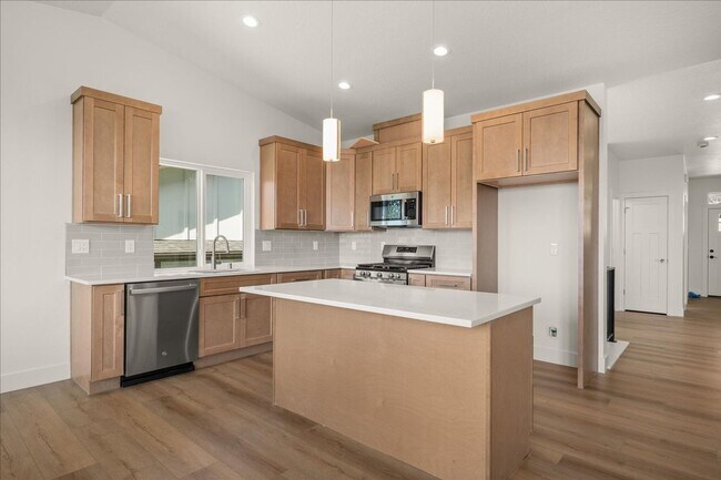 Building Photo - $3,375 - 4 Bed / 3 Bath Stunning Brand New Build Home with Panoramic Views