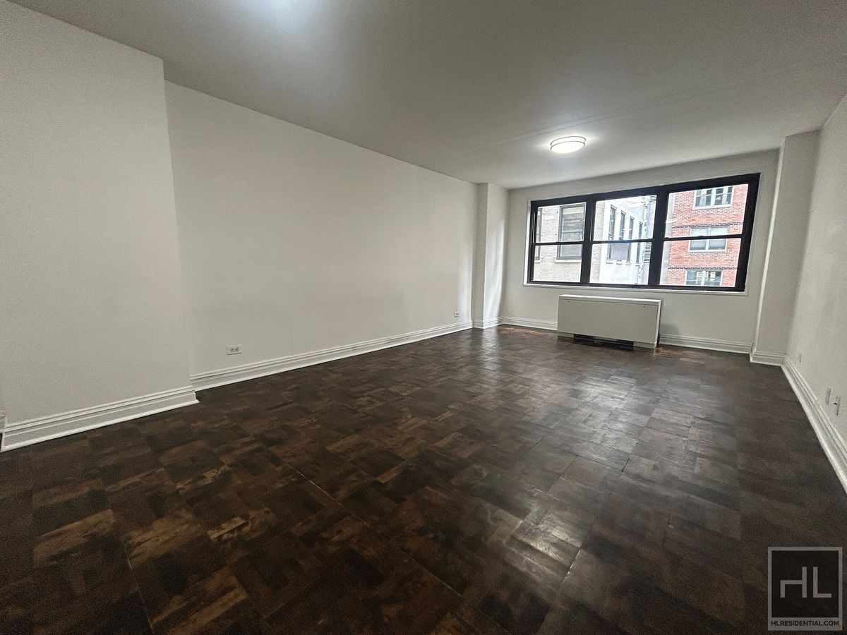 Building Photo - 5 AVENUE