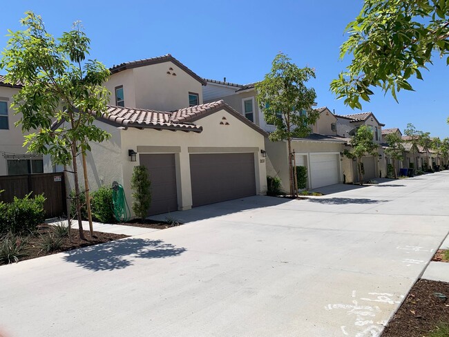 Building Photo - Beautiful Home 4bed/3 bath