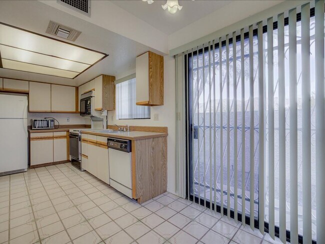 Building Photo - NOW ACCEPTING DOGS!