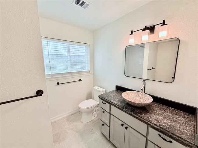 Building Photo - 6027 Beaudry Dr