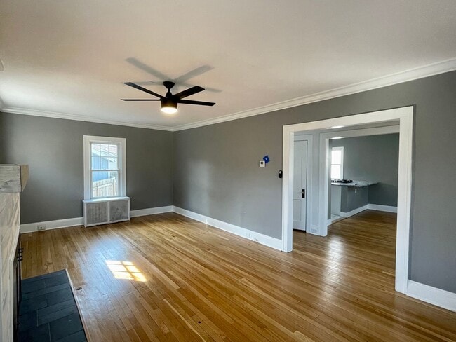 Building Photo - Single Family House 4-Bedroom, 2-Bath For ...