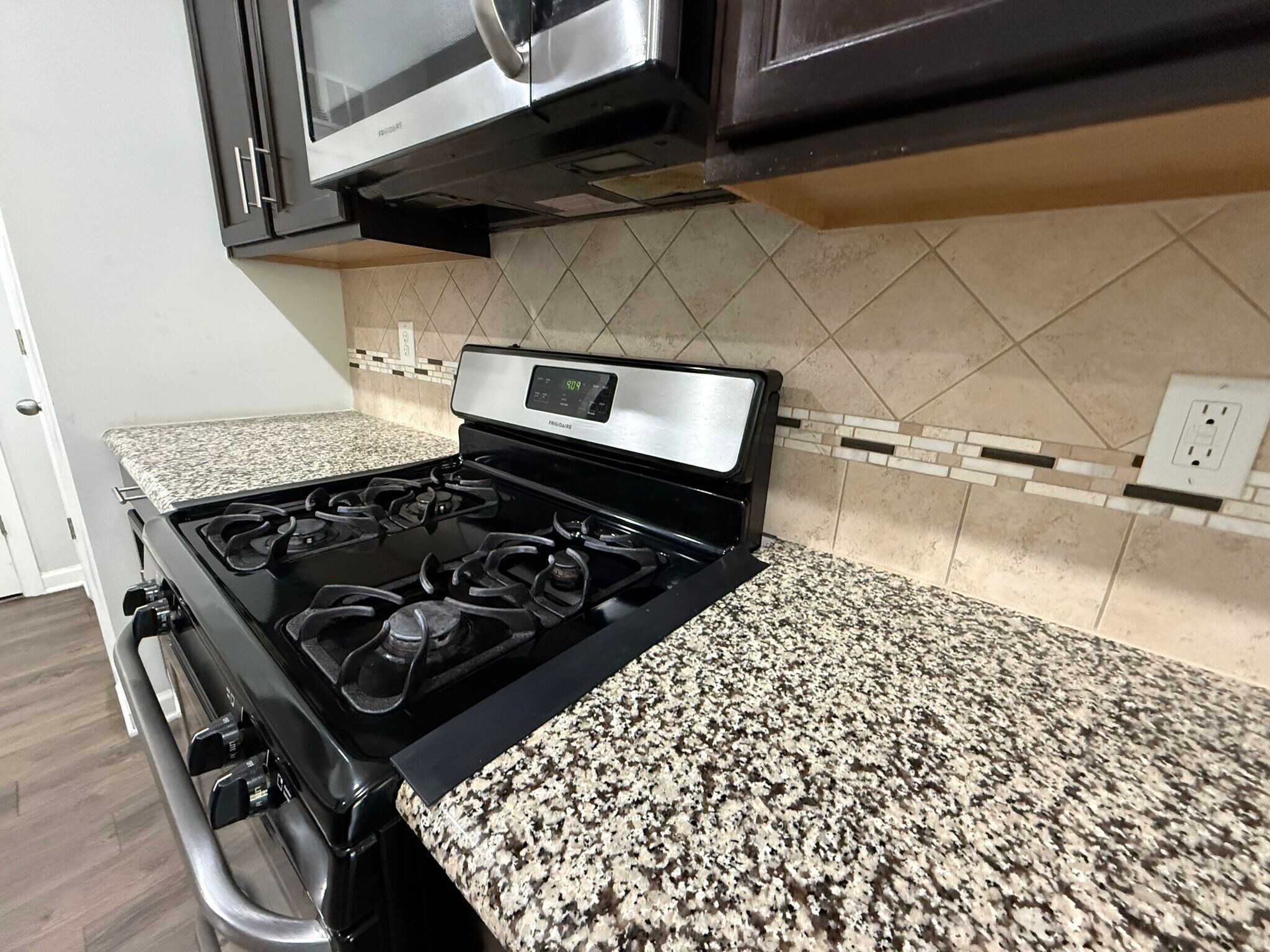 Building Photo - Room in Townhome on Durants Neck Ln