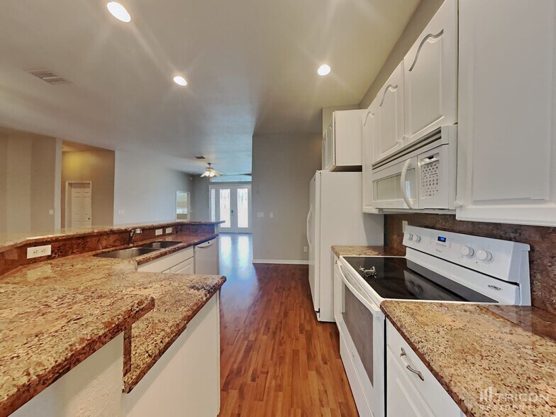 Building Photo - 2852 Cerullo St
