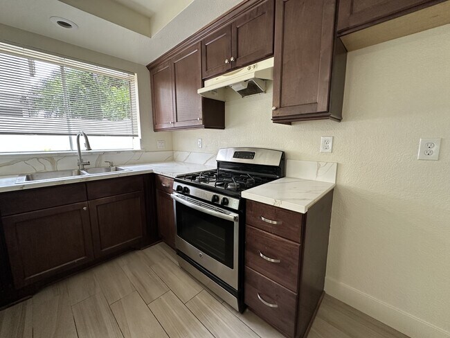 Building Photo - 15819 Antelope Dr