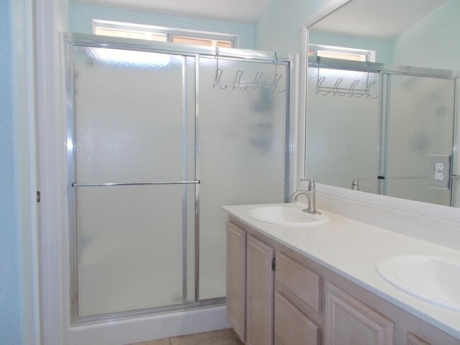Building Photo - Beautiful 1-Story Home Near Desert Shores ...