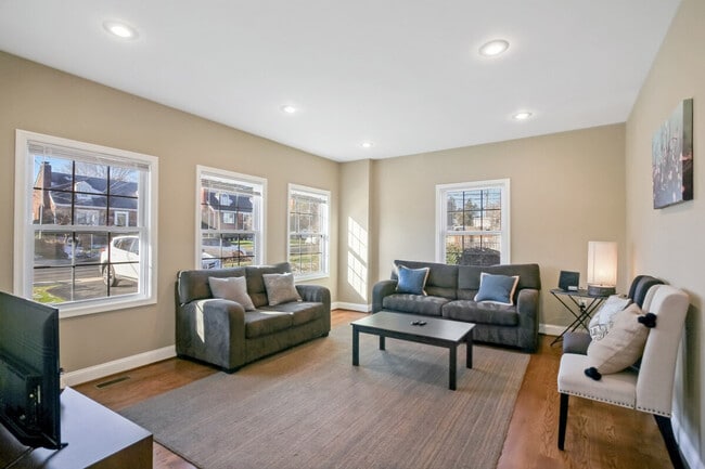 Building Photo - 624 US-29