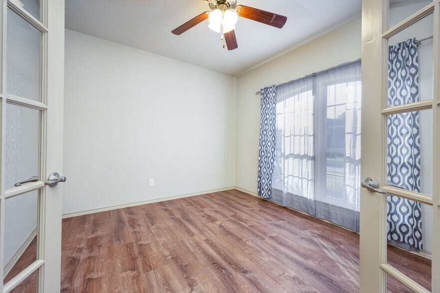 Building Photo - 3108 Tamarack Ln