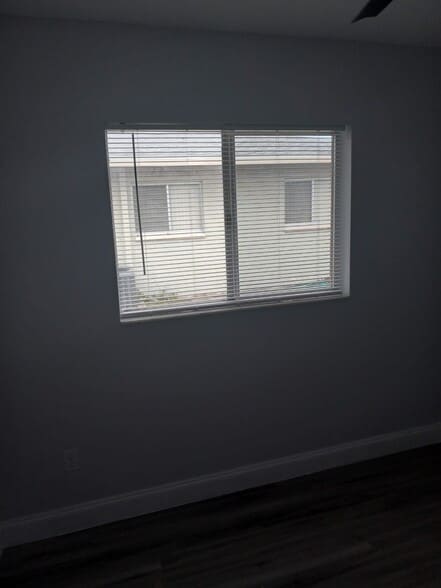 Building Photo - 501 NE 24th Pl