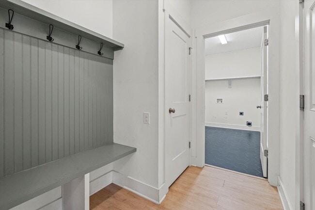 Building Photo - 655 Norman Ln