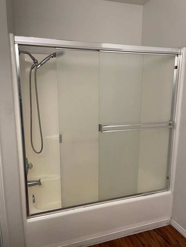 Building Photo - Turlock 2 Bedroom 2 Bath with Garage Triplex