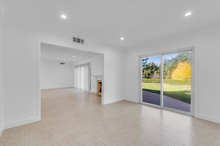 Building Photo - 8201 Clemens Ave