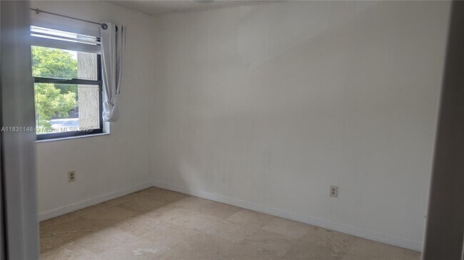 Building Photo - 491 Ives Dairy Rd