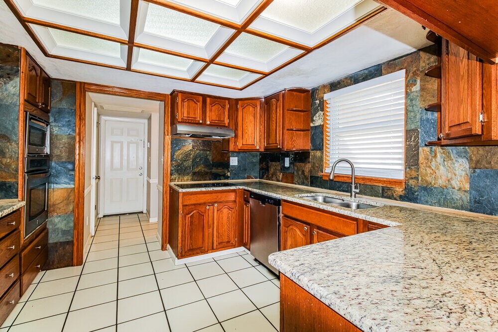 Building Photo - 15640 Little Ranch Rd