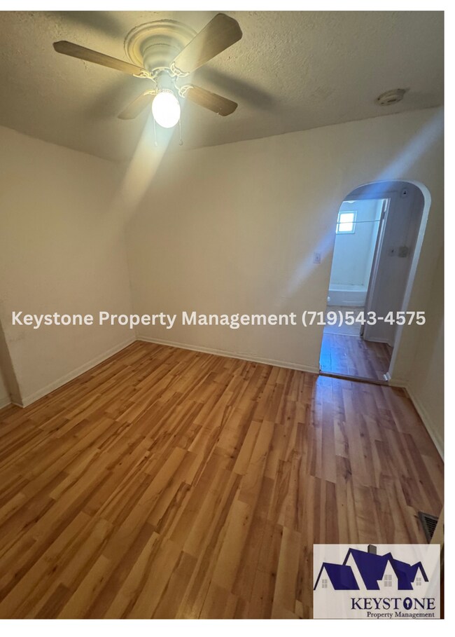 Building Photo - Conveniently located -  Downtown Apartment...