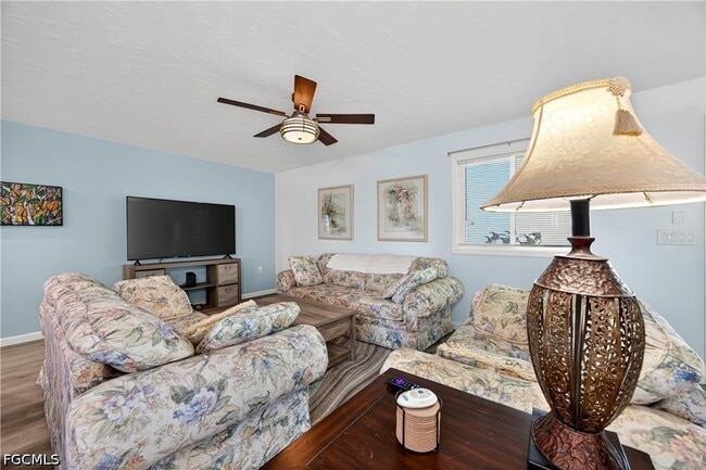 Building Photo - 3864 Royal Palm Dr