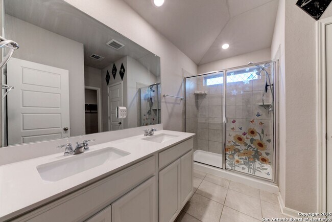 Building Photo - 4 Bedroom/3 Bath Remington Ranch Subdivision