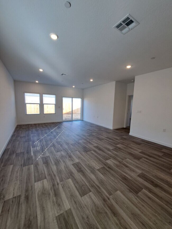 Building Photo - Rent Reduced to $2395 & Move-in Special: $500 Off the 1st Month's Rent! Spacious 3BR/2BA Home wit...