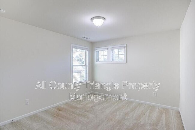 Building Photo - 728 Lampwick Ln