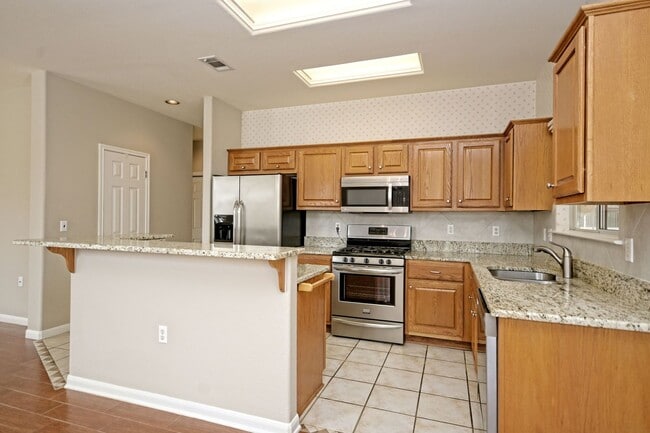 Building Photo - 106 Sunflower St