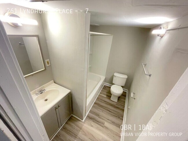 Building Photo - 261 Lyndhurst Pl