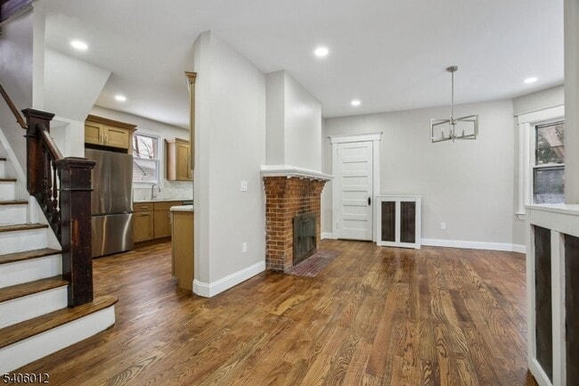 Building Photo - 99 Lincoln St