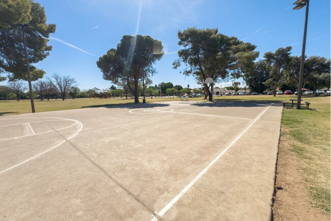 Building Photo - 2Bed/1.5Bath Ground Floor Townhouse at Glendale Ave/27th Ave! Ready for Immediate Move-In! -- GAR...