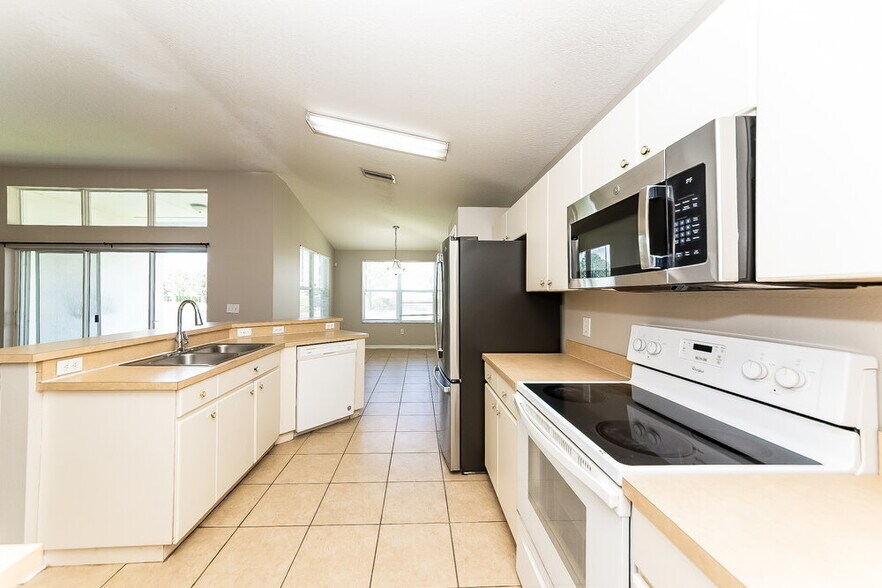 Building Photo - 13731 Ogakor Dr