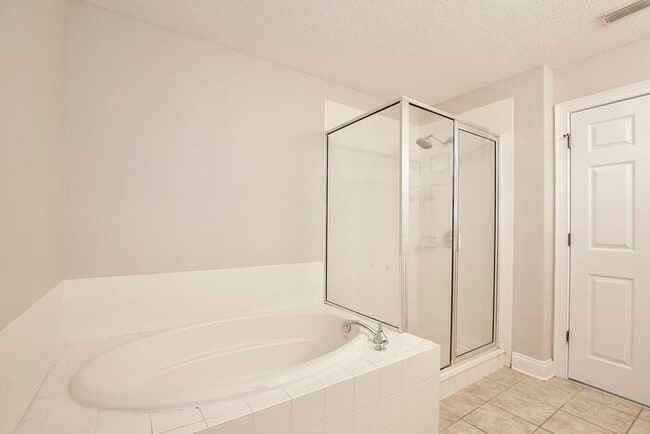 Building Photo - AGENT SHOWINGS ONLY! Stunning 3/2.5 Corner Unit Townhome with a Spacious 2 Car Garage in the Gate...