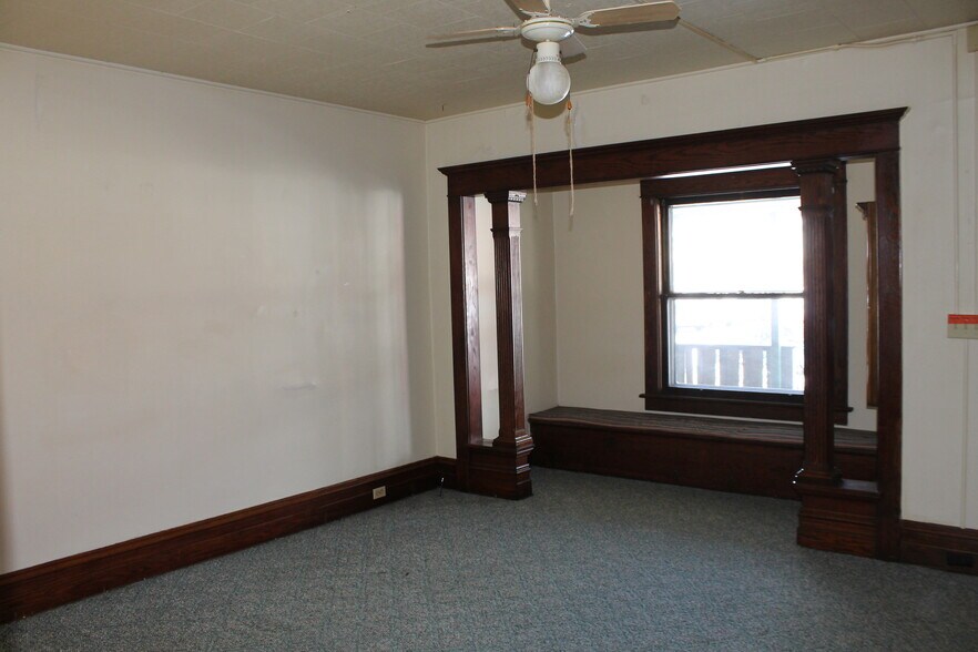 Building Photo - 453 W 8th St