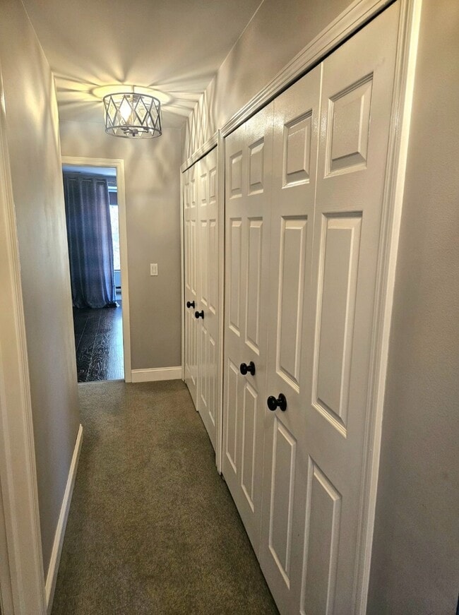 Building Photo - 755 Golf Ln