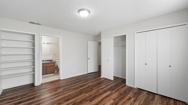 Building Photo - 140 Cloverleaf Dr