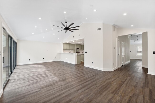 Building Photo - 233 Athenia Dr