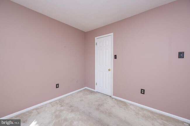 Building Photo - 85 Pinewood Dr