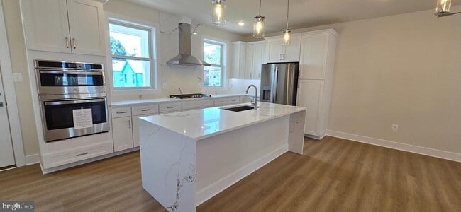 Primary Photo - 422 Chapel Alley