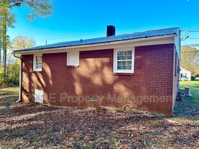 Building Photo - 504A Moore Dr