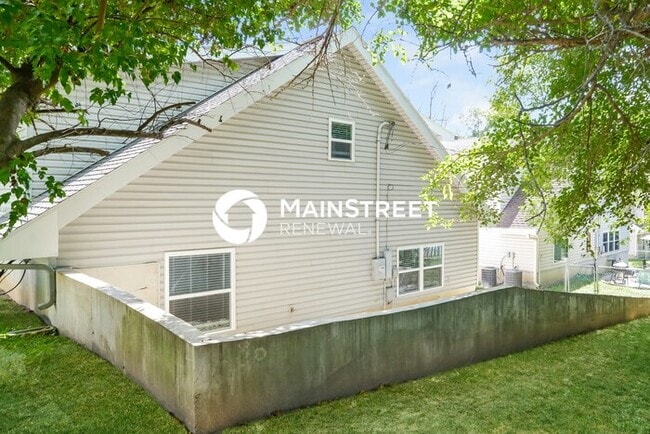 Building Photo - 4 Bedroom Pet-Friendly Home in LEAVENWORTH, KS with Main Street Renewal