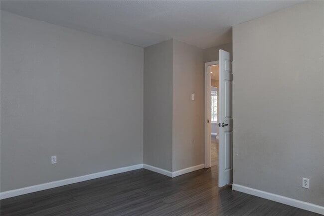 Building Photo - 120 Erskine Ferry Rd