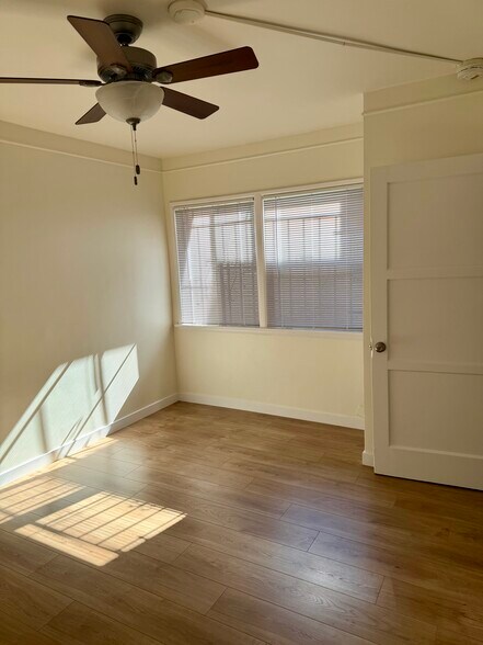 East bedroom - 6133 S Harvard Blvd