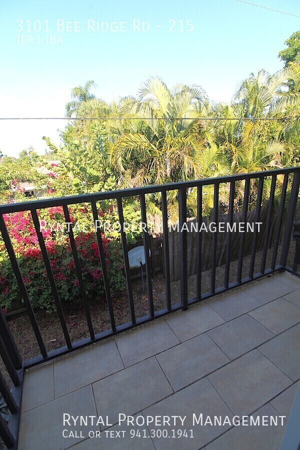 Building Photo - 3101 Bee Ridge Rd