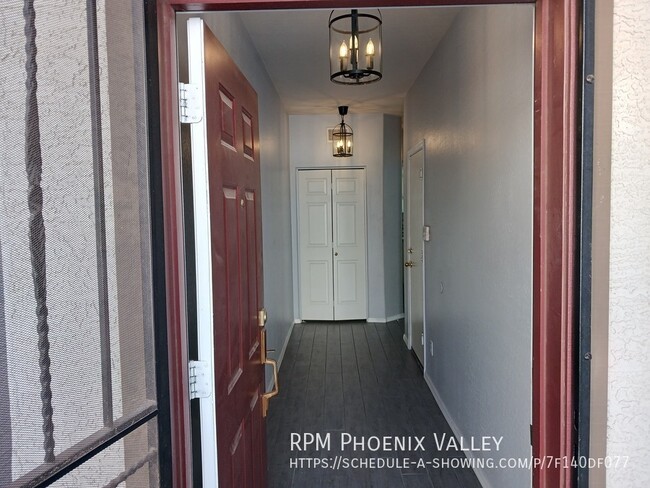 Building Photo - Charming Phoenix 3 Bed / 2.5 Bath Townhome...