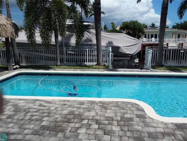 Building Photo - 191 SE 9th Ct