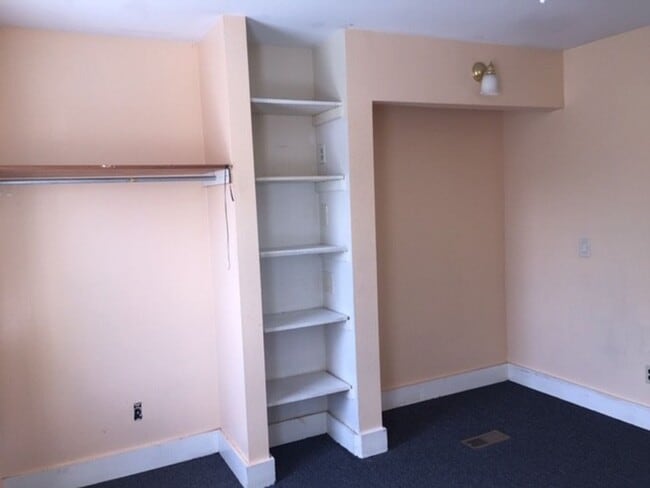 Building Photo - 2 bed 1 bath