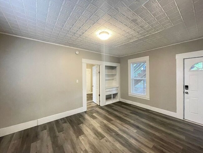 Building Photo - 325 Amherst St