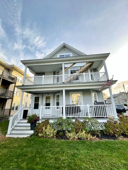 Building Photo - 346 Ocean St