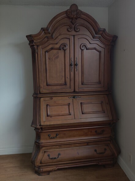 Building Photo - 2501 Riverside Dr