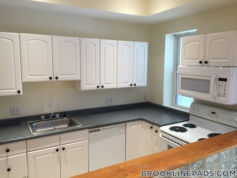 Building Photo - 1801 Beacon St