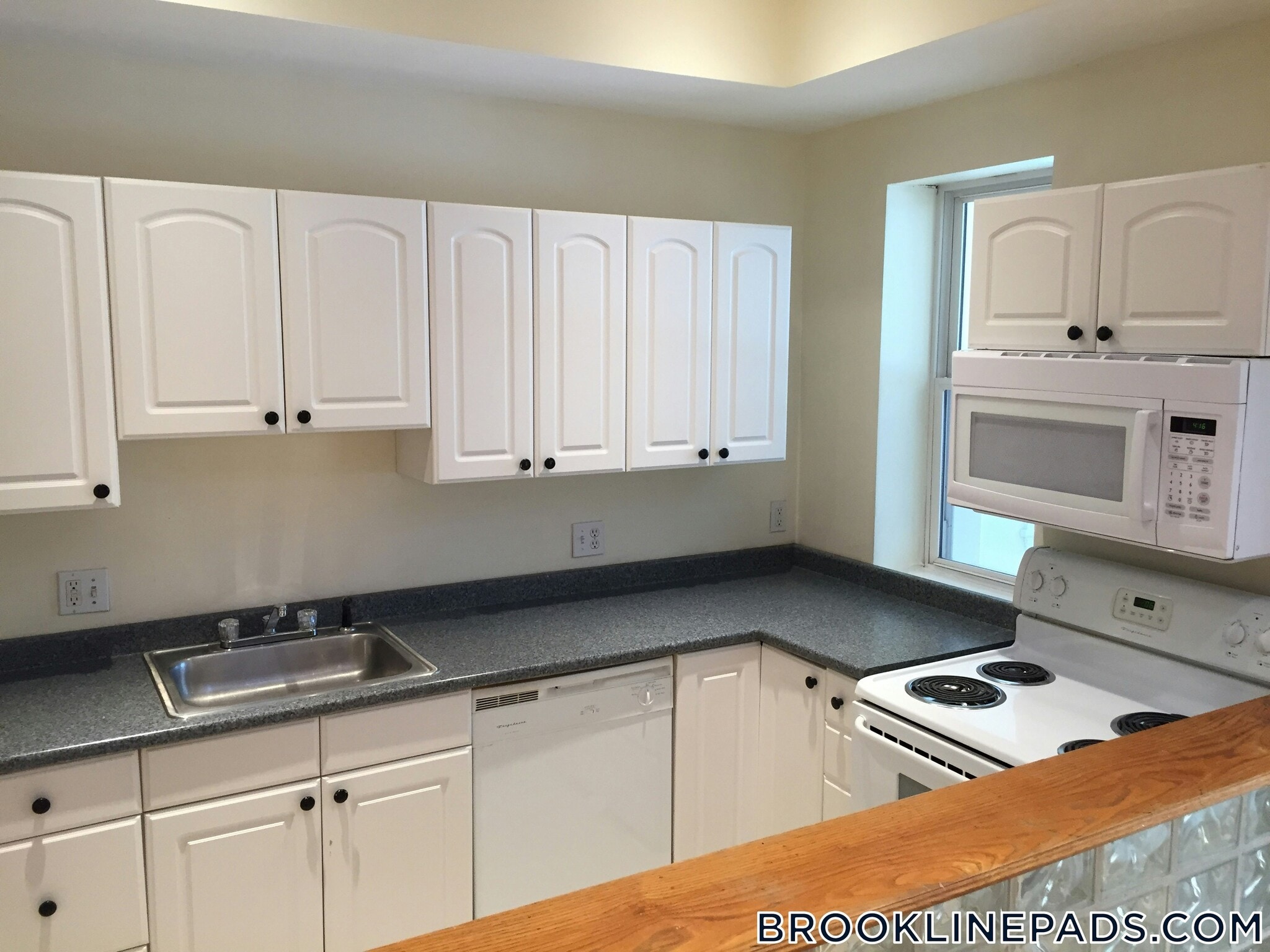 Building Photo - 1801 Beacon St